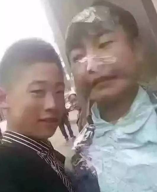 初一扛把子李振东被绑电线杆