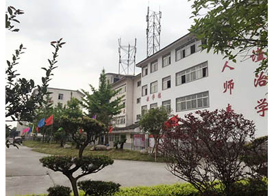 四川育英医科技校环境
