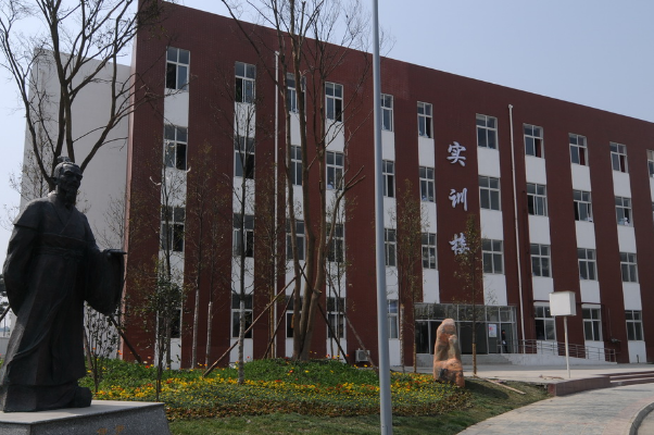 选择四川省商务学校环境