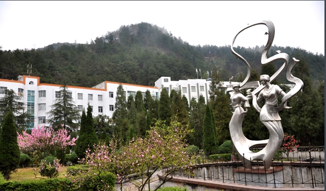 黔南民族医学高等专科学校环境